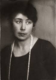 Любовь Попова